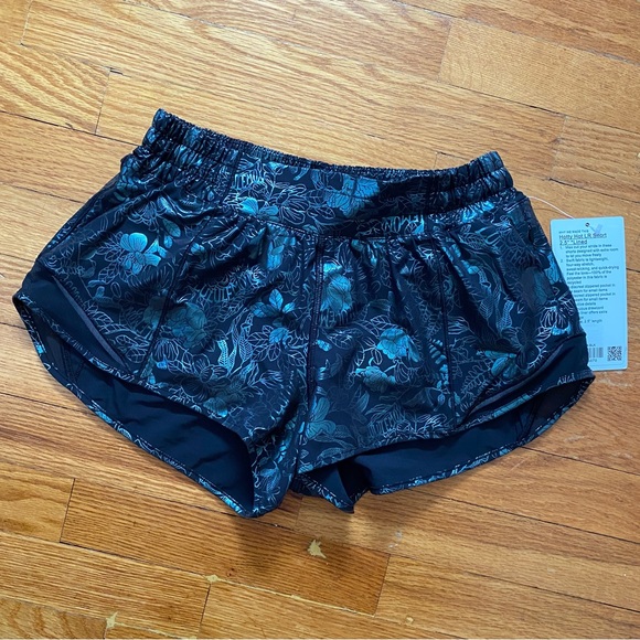 lululemon athletica Pants - NWT 6 Lululemon Hotty Hot Low-Rise Short 2.5, Flourish Black Iridescent Foil